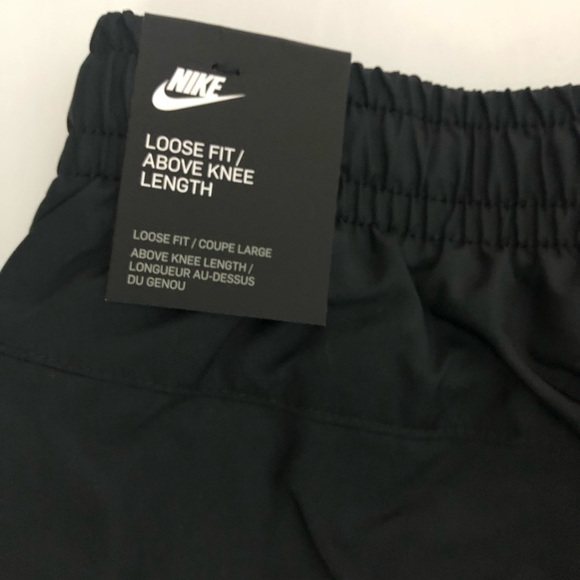 Nike Woven Shorts “Daisy” NSW - Picture 4 of 4